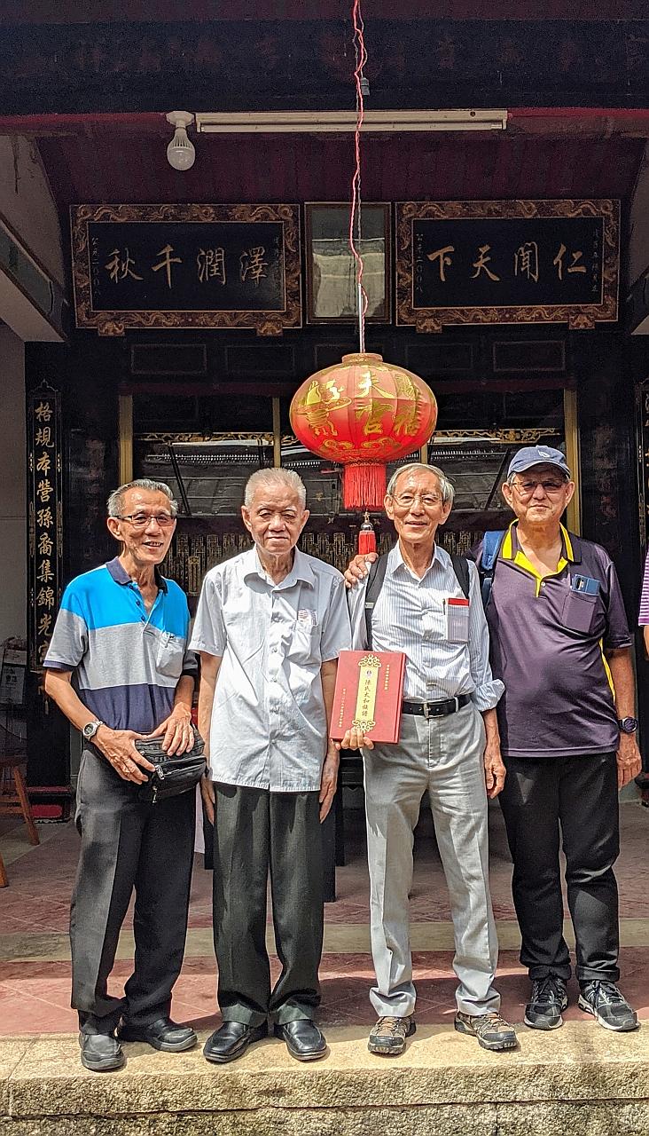 (From left) Brothers Tan Sin Min, Tan Thiam Peng, Tan Thiam Soon and Tan Sin Kian. Their mother, Madam Lin Cheow Tee, was devastated after her mother-in-law gave her baby, named Tan Xin Zheng and born in 1950, away for adoption without her consent. T