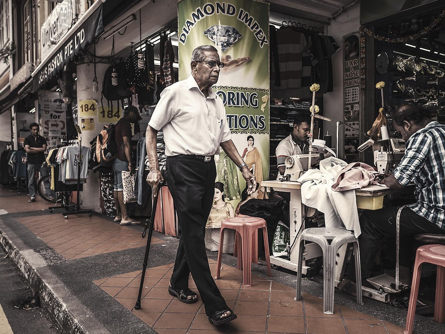 The height of a walking aid should be adjusted to the user's wrist level, so that when it is grasped, there is a slight bend in the user's elbow.