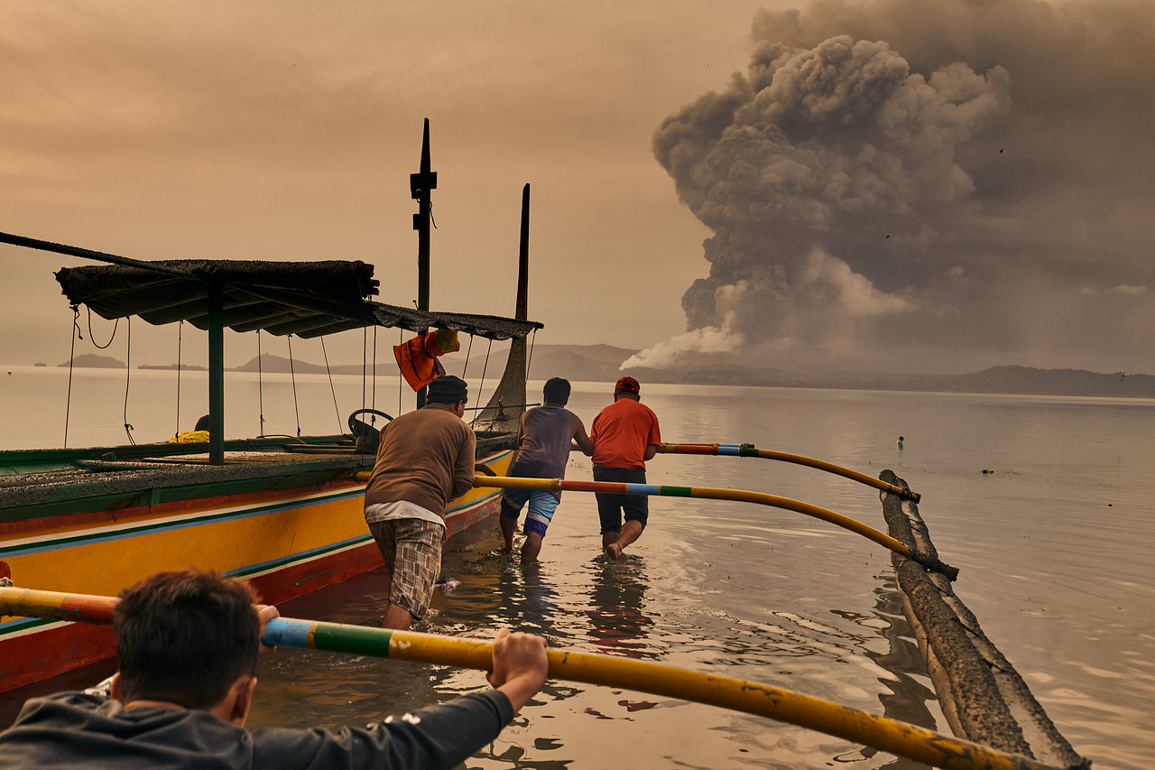 'Hazardous Eruption' Feared As Lava Gushes From Philippine Volcano Taal ...