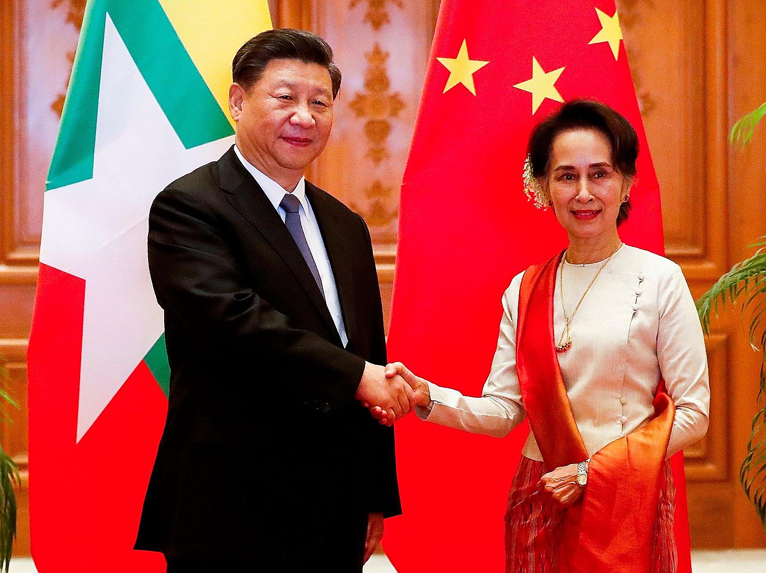 Chinese President Xi Jinping and Myanmar State Counsellor Aung San Suu Kyi before a bilateral meeting at the Presidential Palace in Naypyitaw, Myanmar, yesterday. PHOTO: AGENCE FRANCE-PRESSE