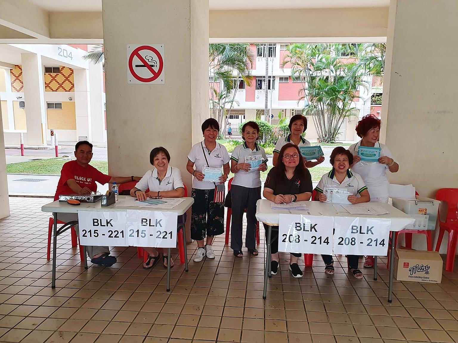 Madam Helen Wee (third from left), who helped to distribute thermometers during Sars, is playing her part in the coronavirus outbreak by volunteering to distribute masks in Bishan.