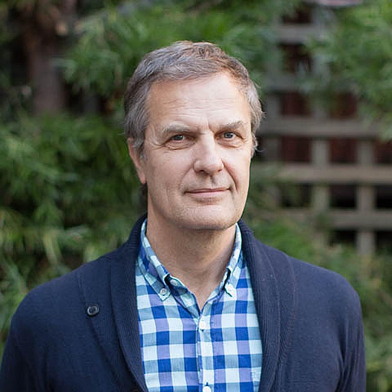 Dr Dan Nepstad launched an experiment to measure the minimum amount of rainfall for adult Amazon trees to survive.