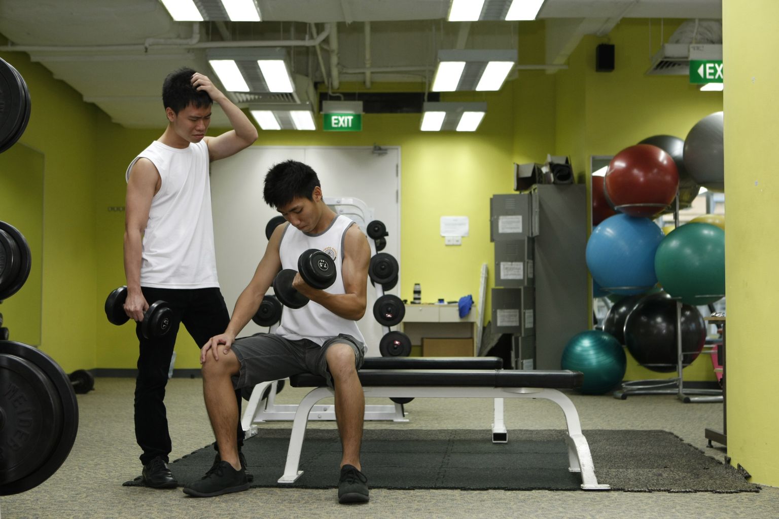 A posed photo of men lifting weights. A new study finds that, for men at least, entering middle age with plenty of muscle lowers the subsequent risk of developing heart disease by as much as 81 per cent, compared with the risks for other men. 