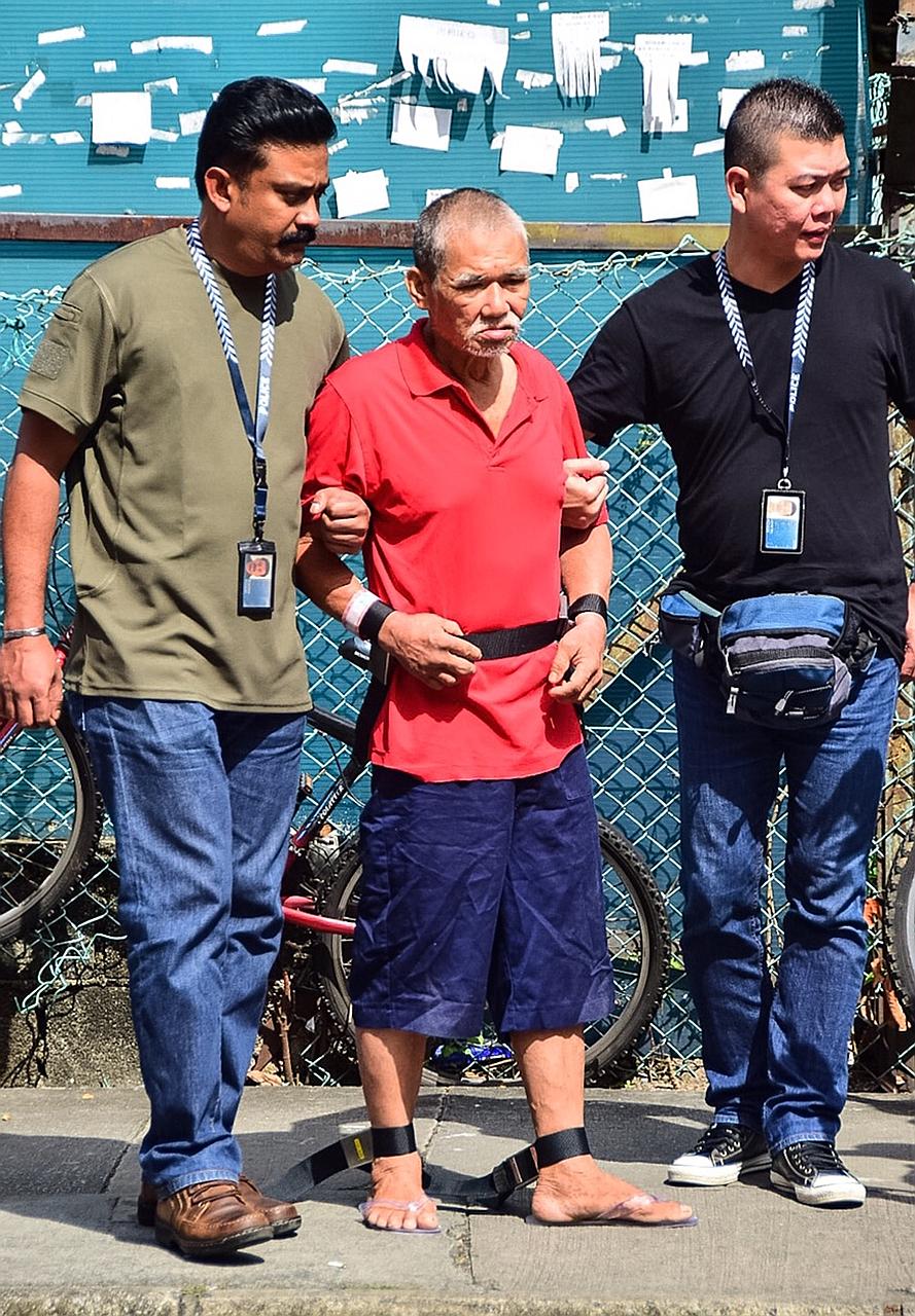 Toh Sia Guan (left) was found guilty of causing the death of Mr Goh Eng Thiam by stabbing him with a knife.