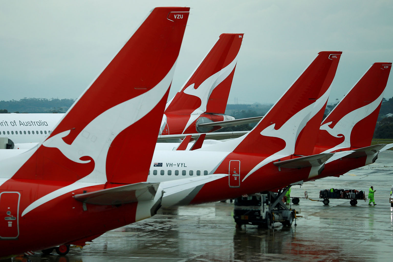 Qantas has been accused of substandard cleaning practices on its planes by a workplace safety watchdog, which said it put passengers and staff at risk of exposure to the coronavirus.