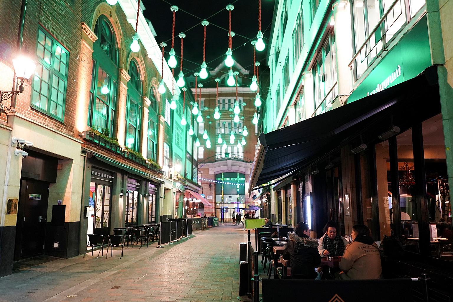 Restaurants in Soho, London, saw few customers on Tuesday. The British government has reversed course since the start of this week, encouraging people to work from home and avoid public gatherings. PHOTO: REUTERS
