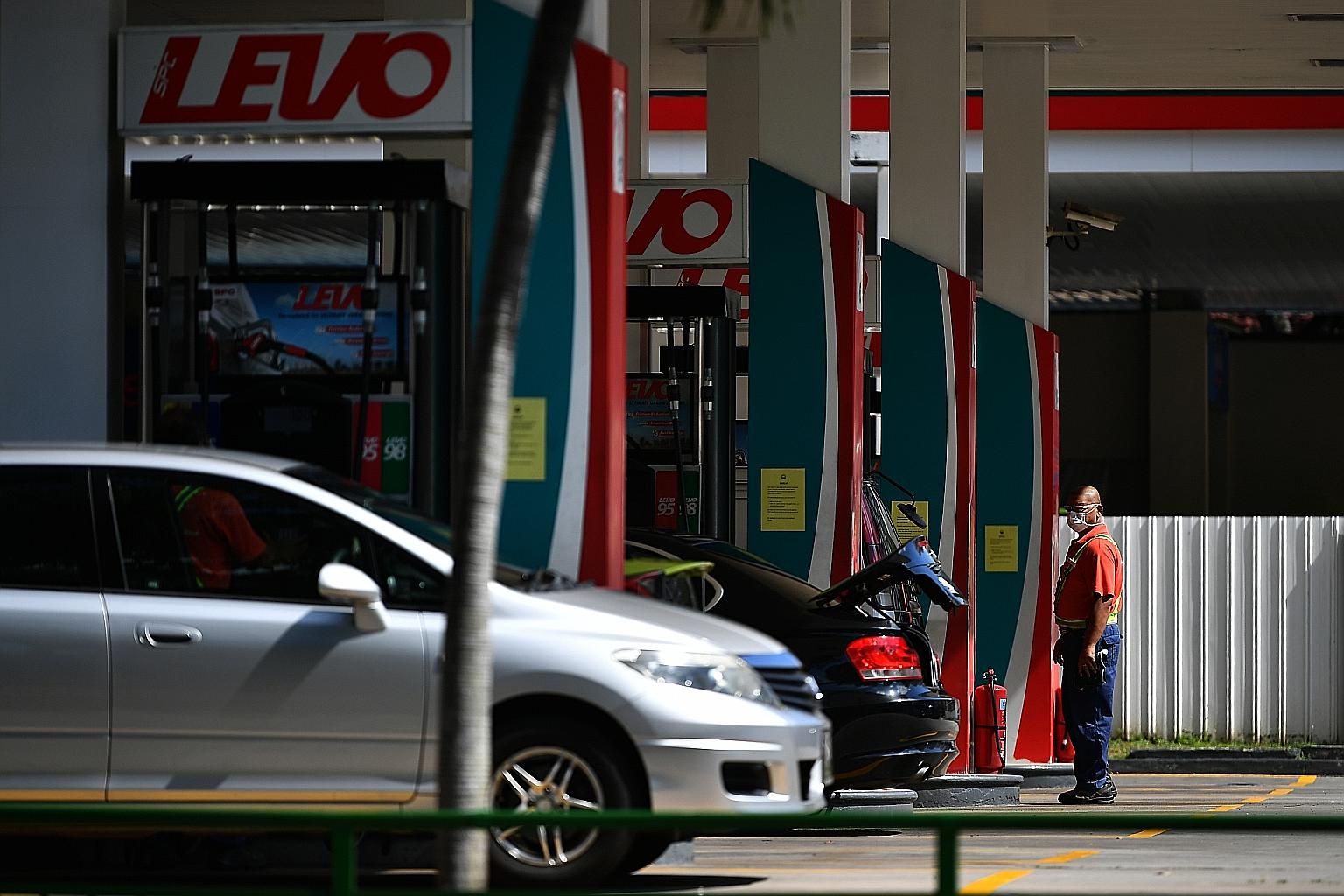 The listed price of octane 95 petrol fell by 20 cents a litre, said Senior Parliamentary Secretary (Trade and Industry) Tan Wu Meng. "This represents a pass-through of over three-quarters of the decrease in crude oil price."