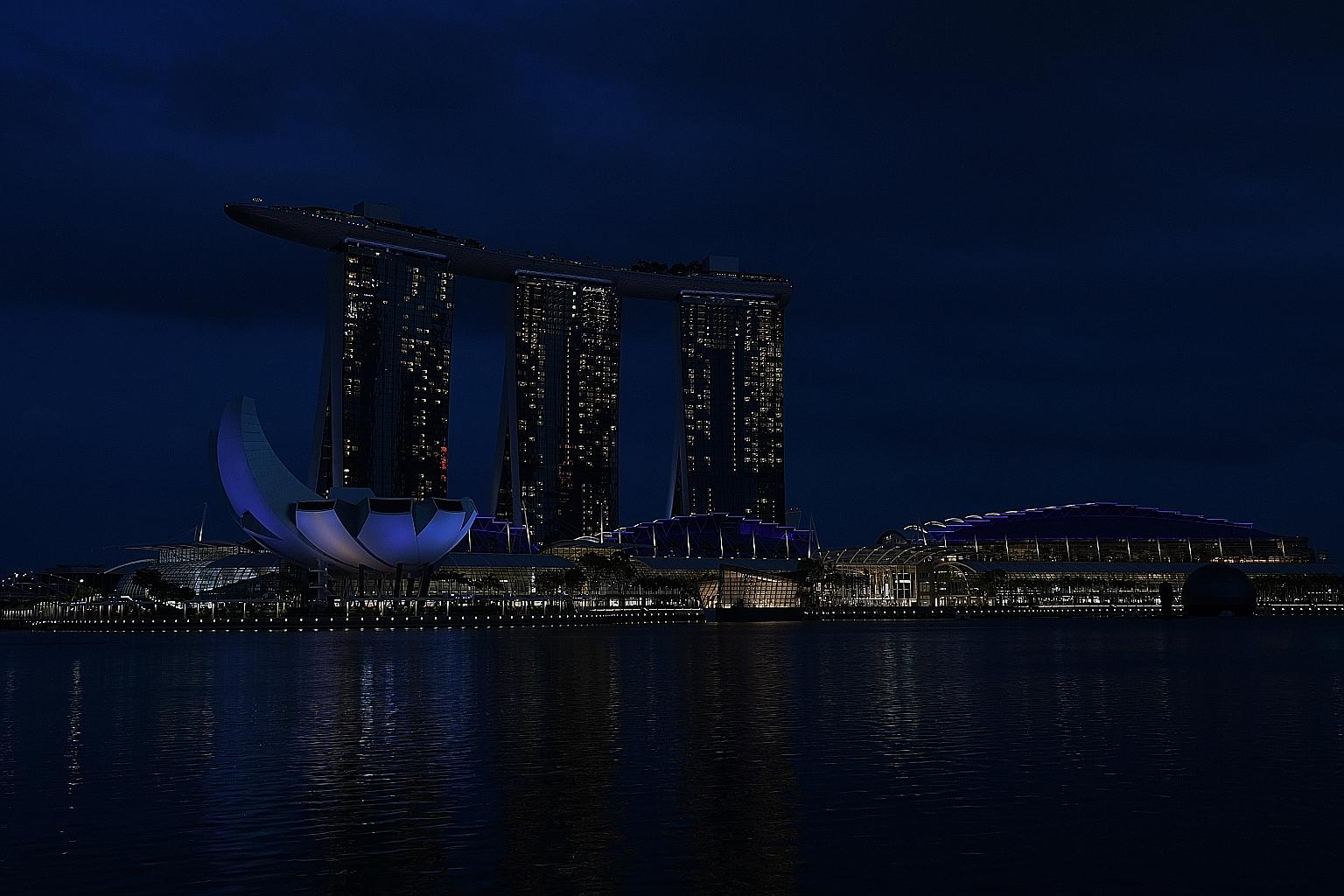 The Esplanade was one of more than 150 landmarks and buildings that took part in Earth Hour 2020 yesterday by turning off their lights for an hour at 8.30pm. It was lights out for landmarks such as Marina Bay Sands to mark the start of Earth Hour 202