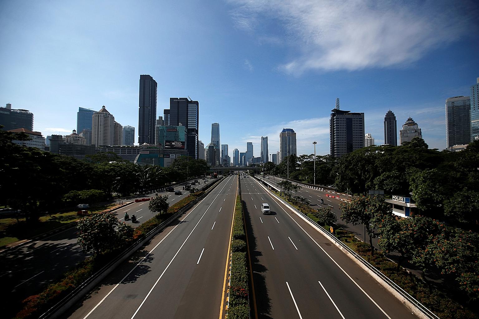Few vehicles were seen on the streets of Jakarta yesterday amid the coronavirus crisis. The capital has been the worst hit in Indonesia, accounting for about half of its 1,528 infection cases. PHOTO: REUTERS