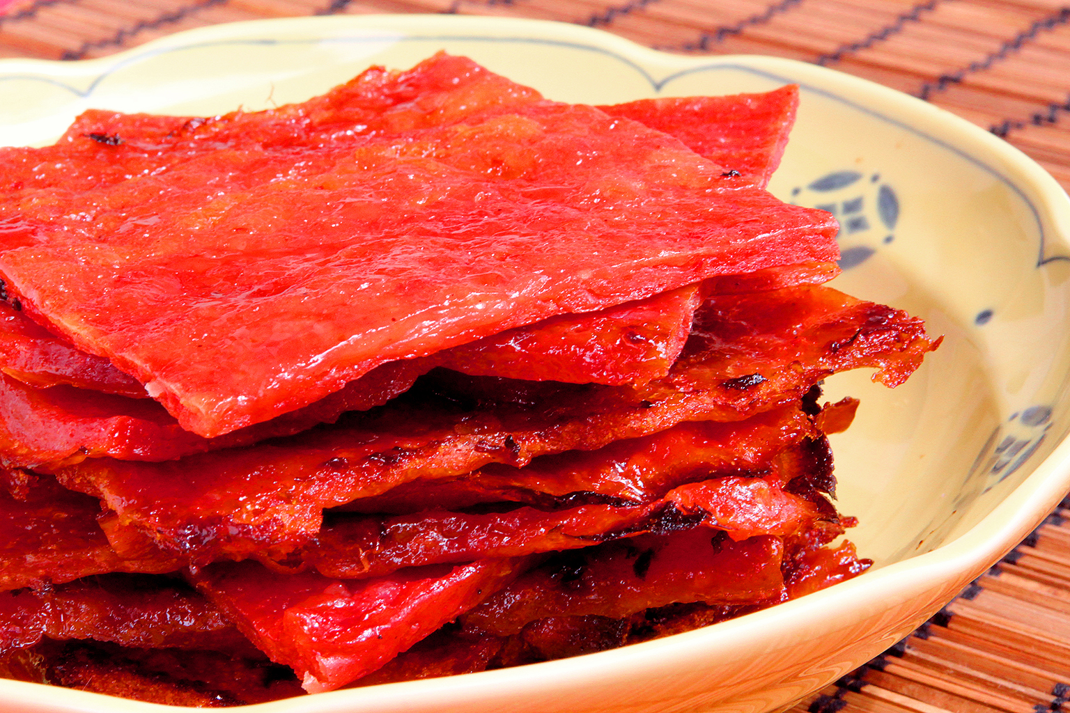 To give the chicken bak kwa a spicier kick, increase the quantity of chilli or use chilli padi.