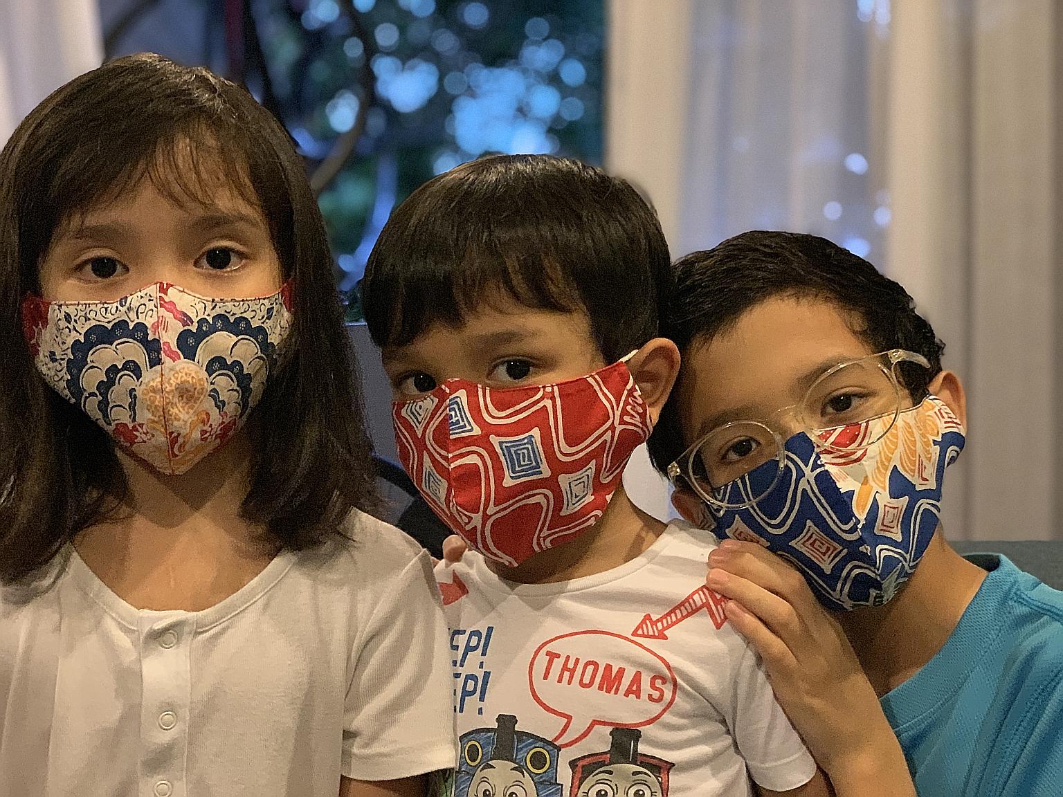 The medical coveralls produced by Ans.Ein are distributed to healthcare workers in Indonesia. Fashion entrepreneur Oniatta Effendi makes adults' and children's masks out of fabrics left over from her clothing collection.
