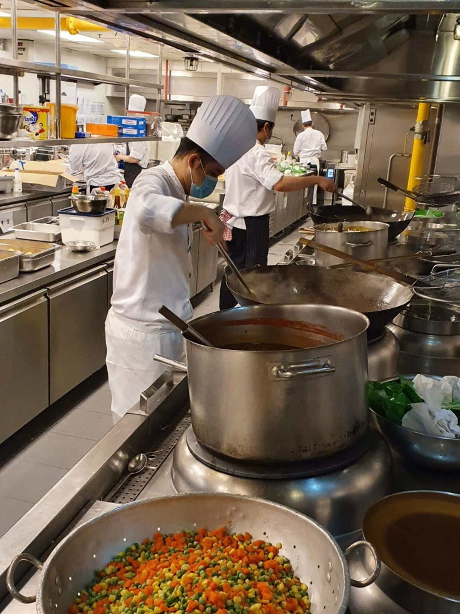 Kitchens under the Pan Pacific Hotels Group are bustling with staff cooking free meals for low-income families. PHOTO: PAN PACIFIC HOTELS GROUP