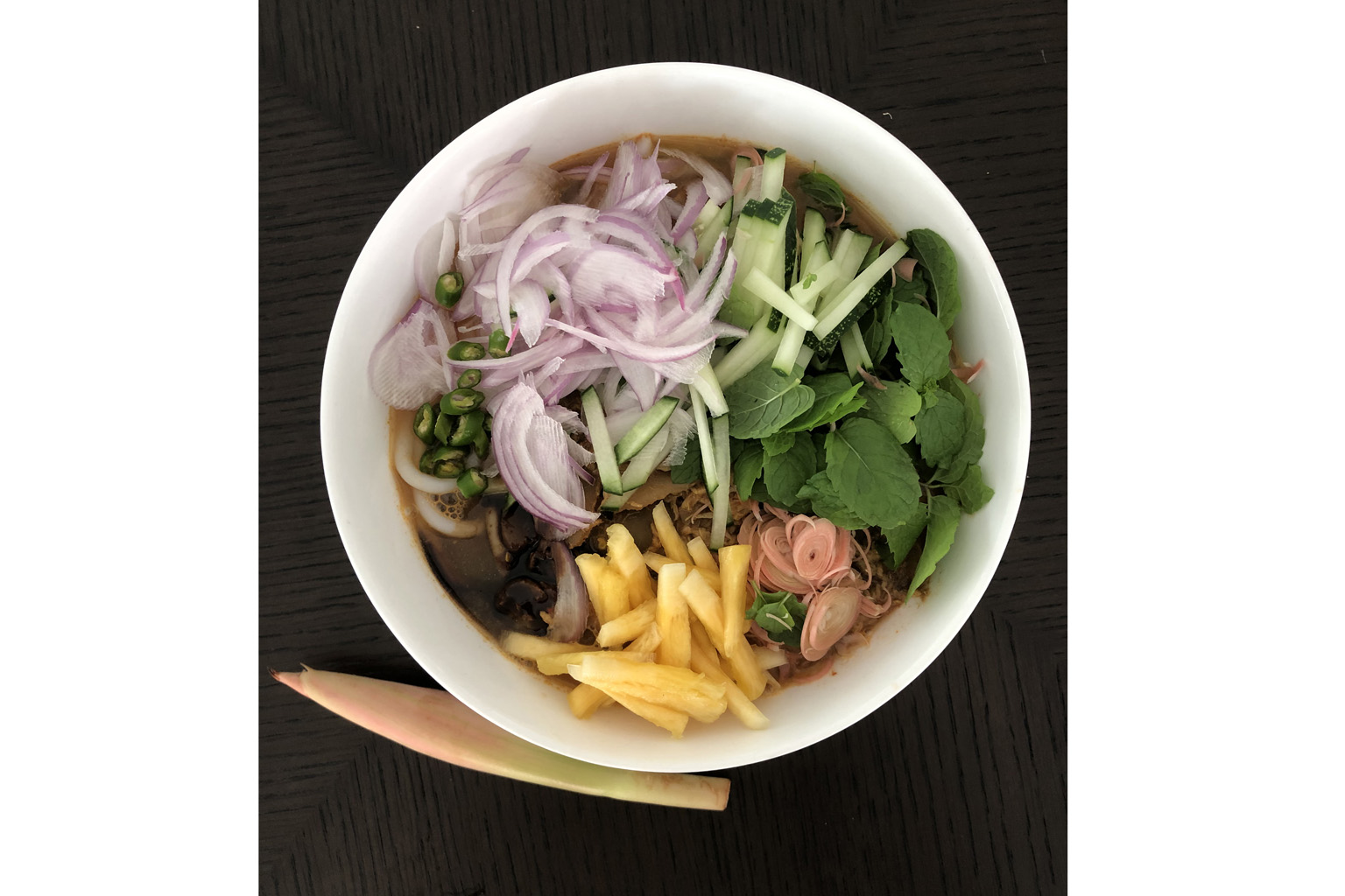 Super Star Original Famous Penang Laksa delivers assam laksa that comes with a generous amount of noodles, fish and garnishes.