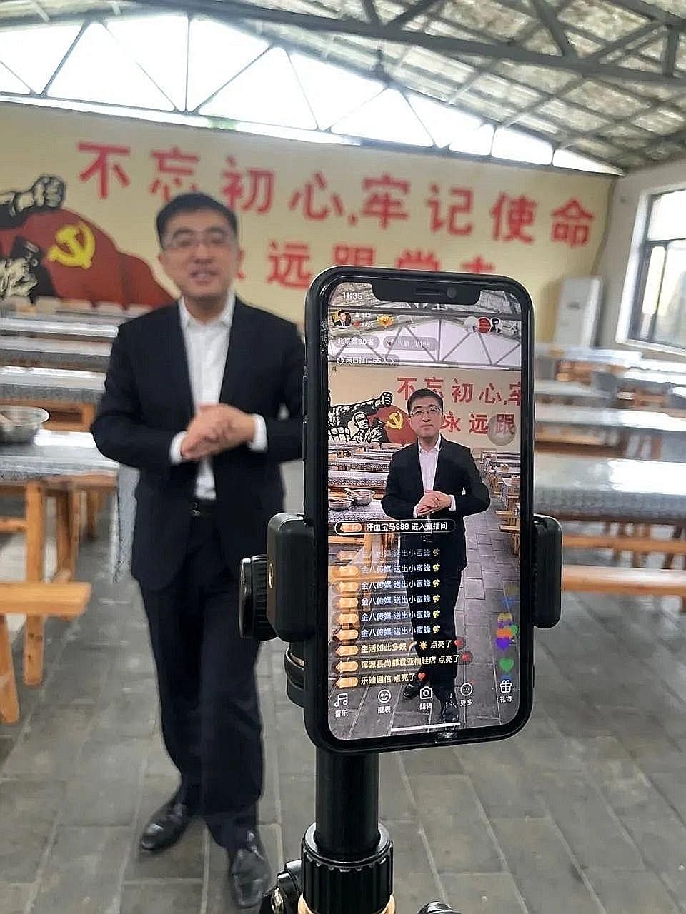 Entrepreneur Xu Zewei doing a livestream broadcast earlier this month to help farmers from a township on the outskirts of Beijing sell their produce. PHOTO: COURTESY OF XU ZEWEI