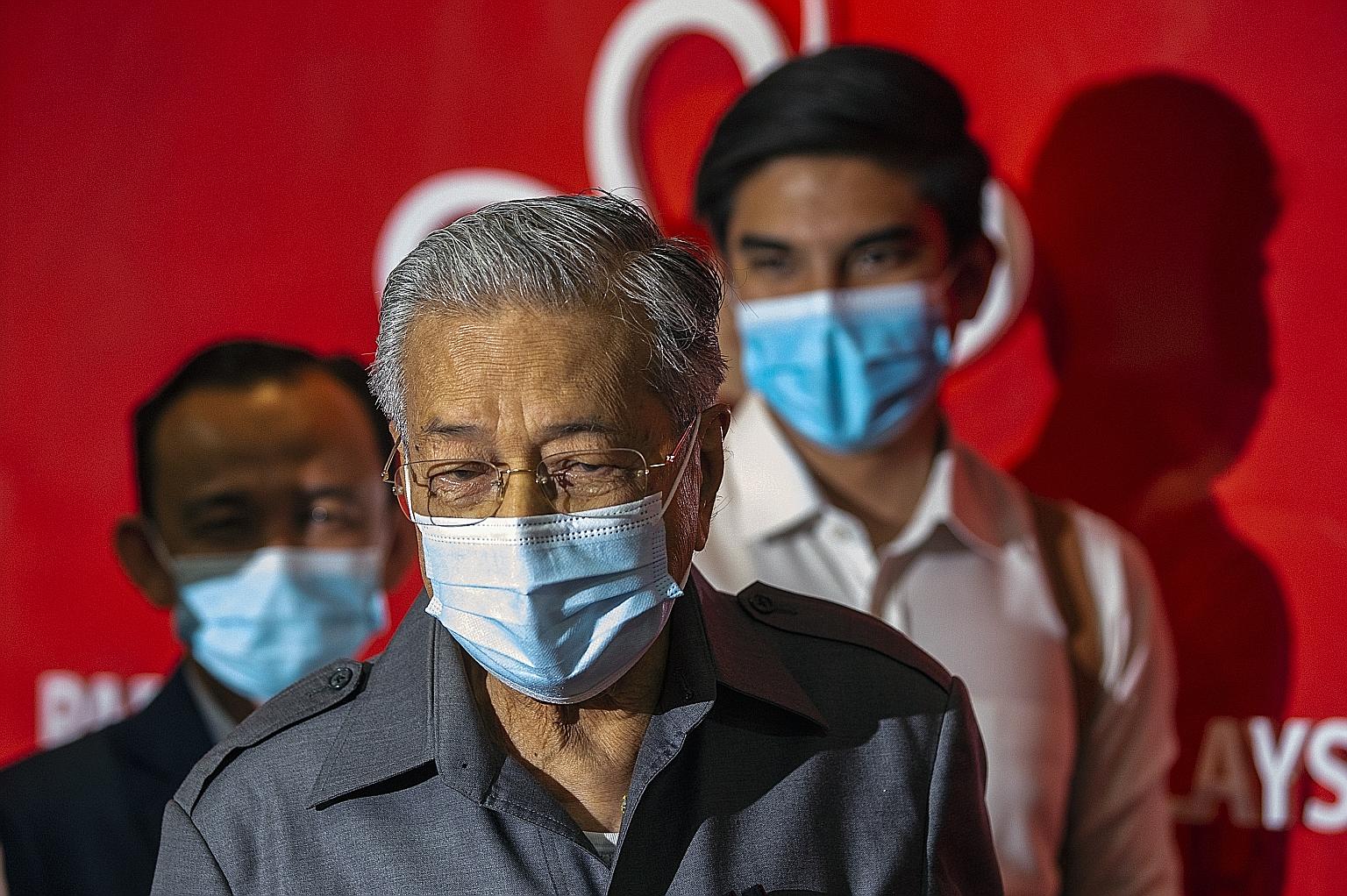 Former Malaysian premier Mahathir Mohamad (right) and four other MPs from Parti Pribumi Bersatu Malaysia, the party Tun Dr Mahathir co-founded, have been removed from the party for refusing to support the government led by party president Muhyiddin Y