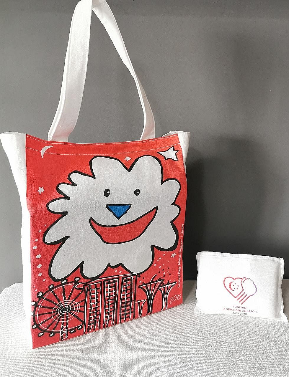 The bag for the funpack is a reusable grocery bag that is foldable (far right). It is designed by primary school pupils or artists with disabilities.