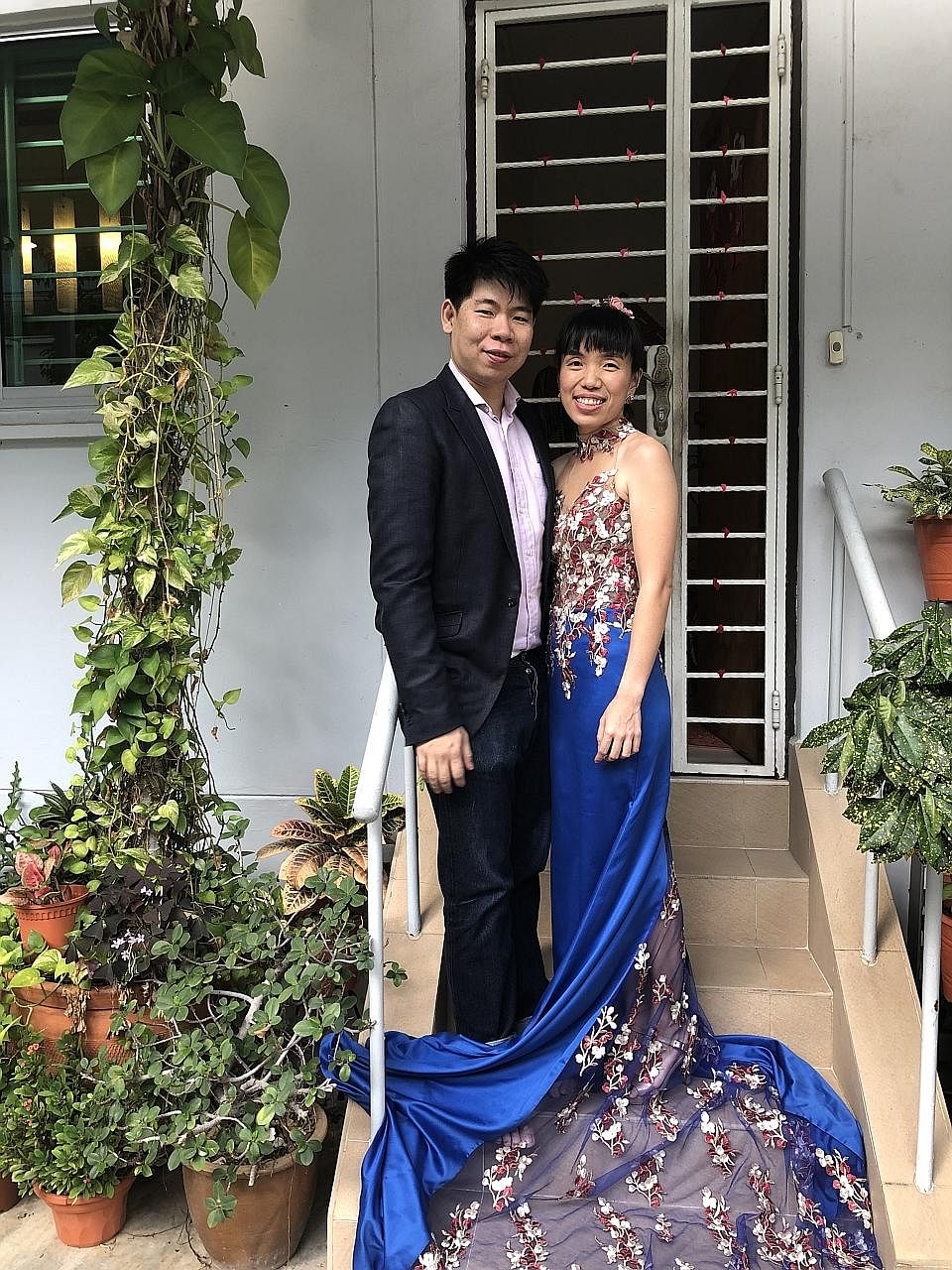Chef Chung Deming and sports massage therapist Choy Zhen Fang had planned a 25-table wedding dinner, but decided to hold a virtual solemnisation on May 25 at the Housing Board maisonette where they live with his family. 
