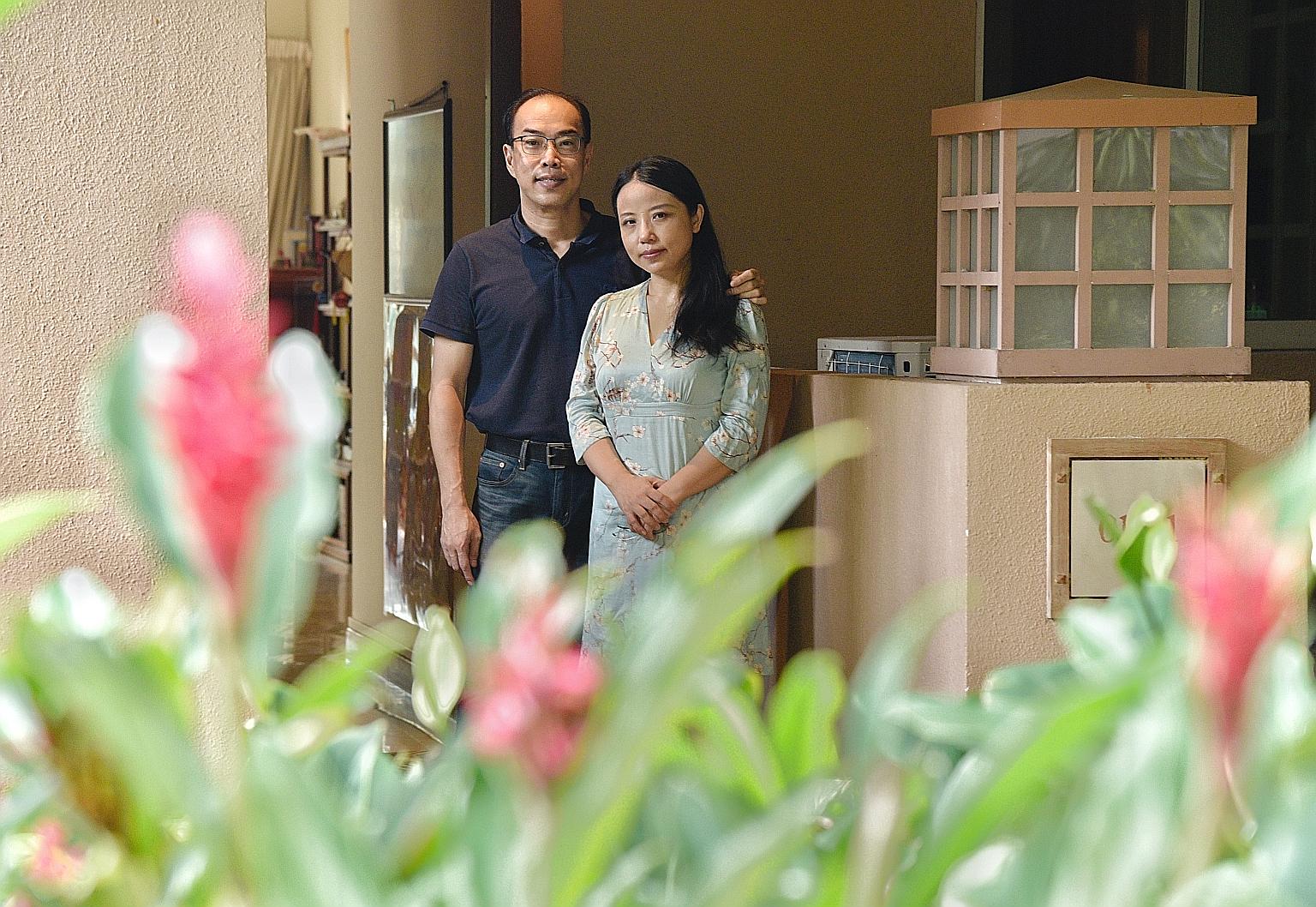 Madam Laura He, who hails from China's Sichuan province but is now a Singapore citizen, and her Singaporean husband Koh Chin Yee are behind media platform Xinjiapo Yan. She started writing about Singapore on Weibo, China's version of Twitter, in 2011