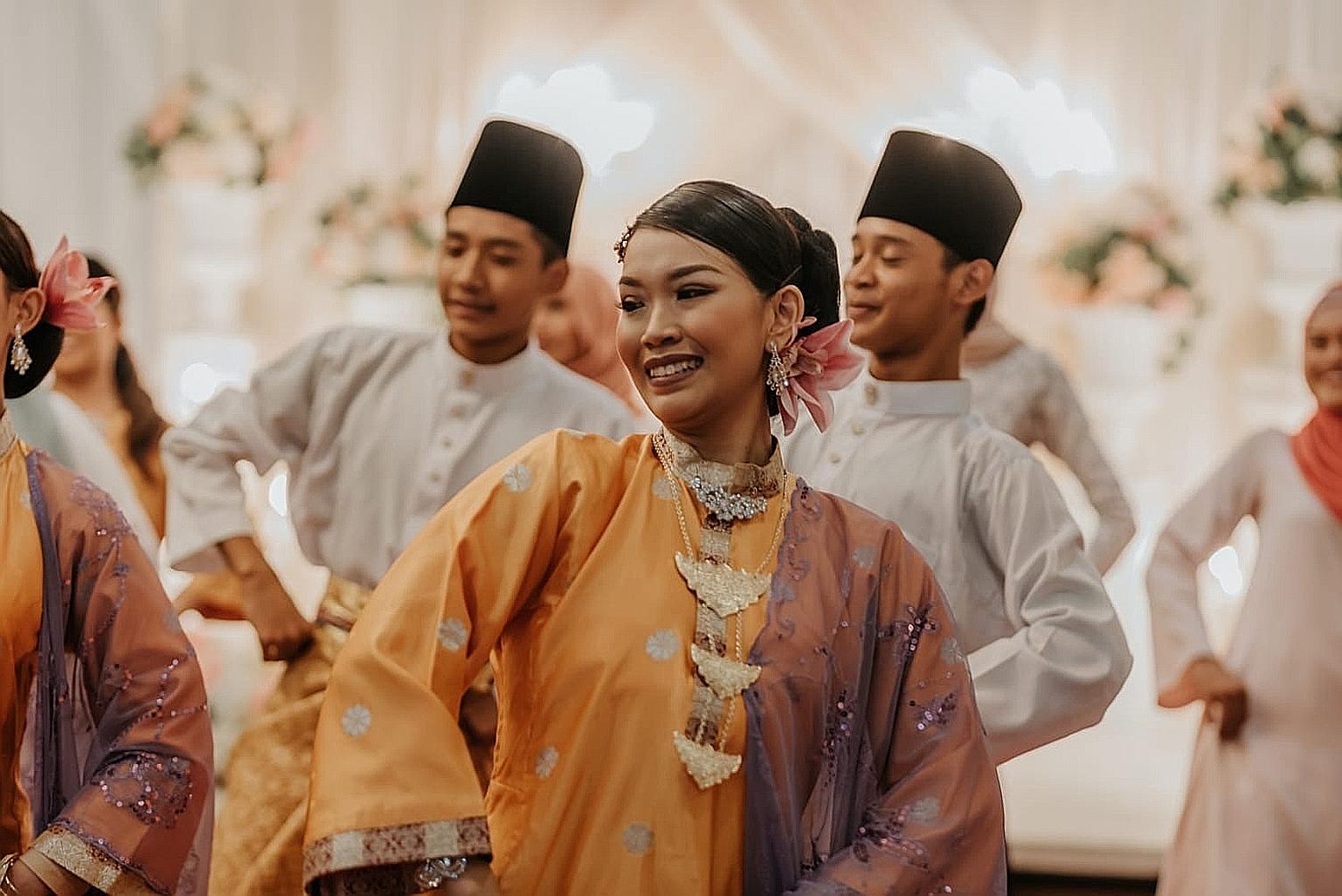 SSO made its official debut at the Singapore Conference Hall in 1979 under the baton of founding conductor Choo Hoey (above, centre).