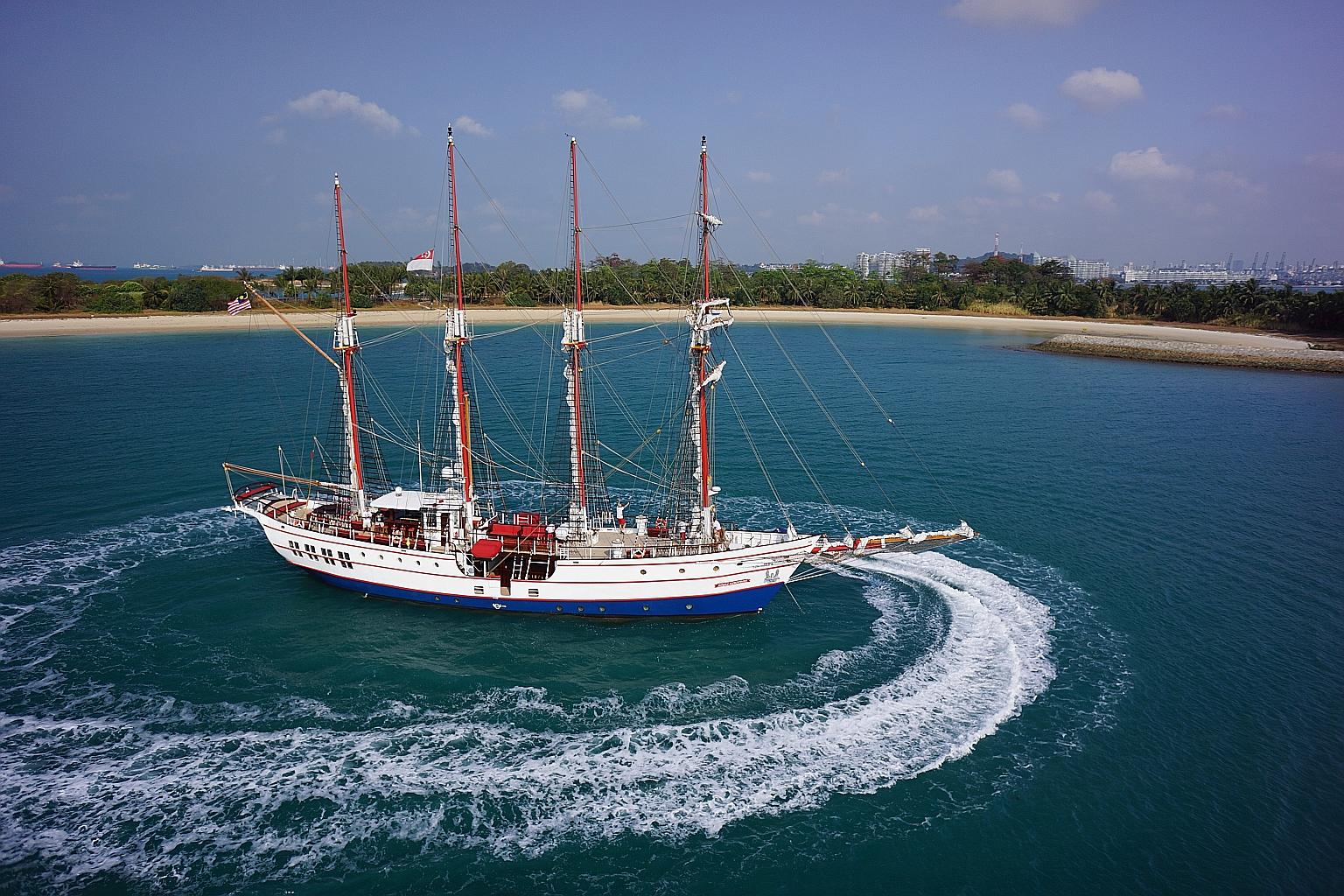 Book an evening on board a 22-sail yacht, where you can enjoy dinner, drinks and live entertainment. PHOTO: SPEECH ACADEMY ASIA