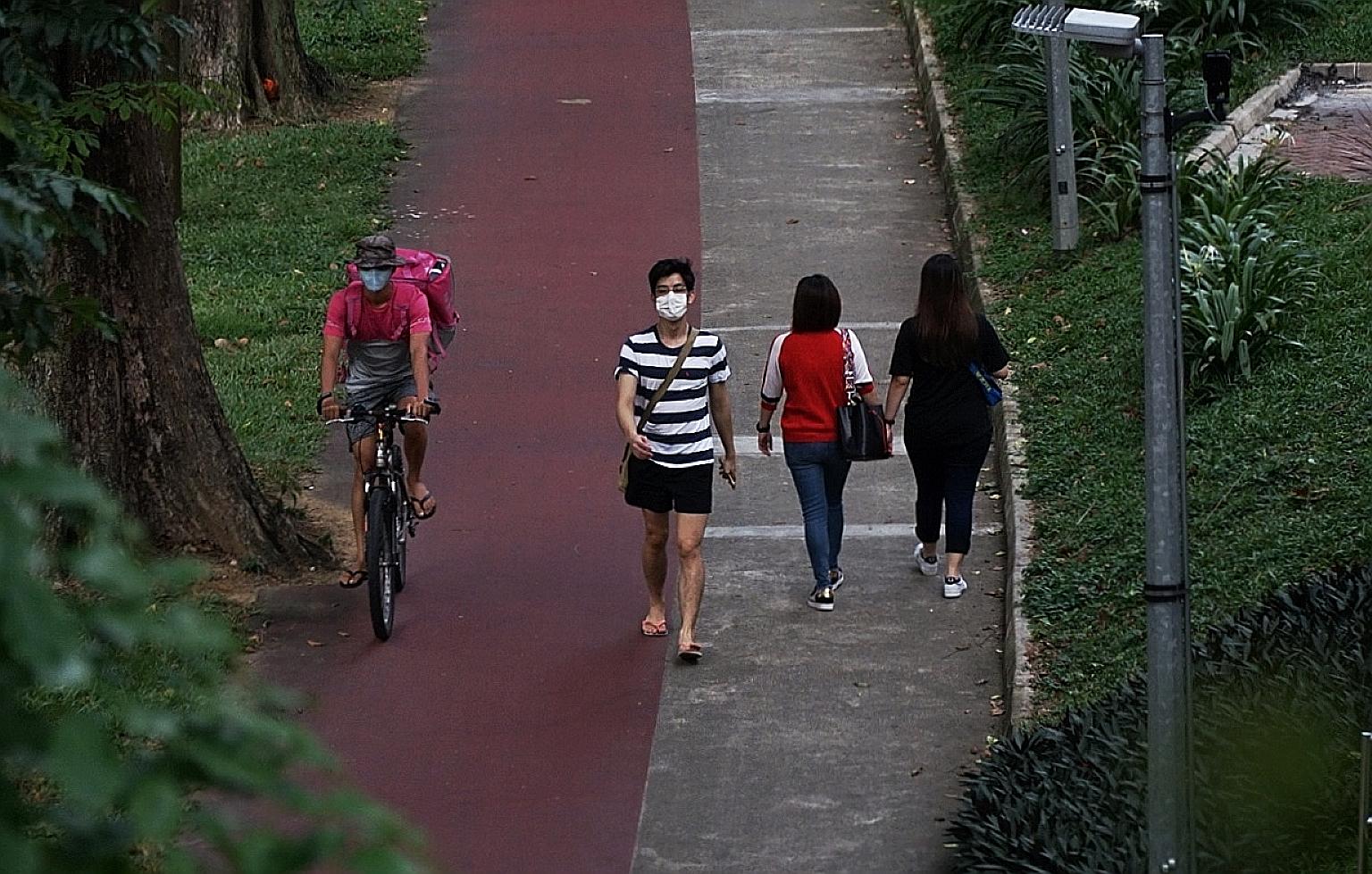 The Land Transport Authority said yesterday it will roll out a campaign to encourage gracious behaviour on shared paths and footpaths by the end of this year. ST PHOTO: KHALID BABA