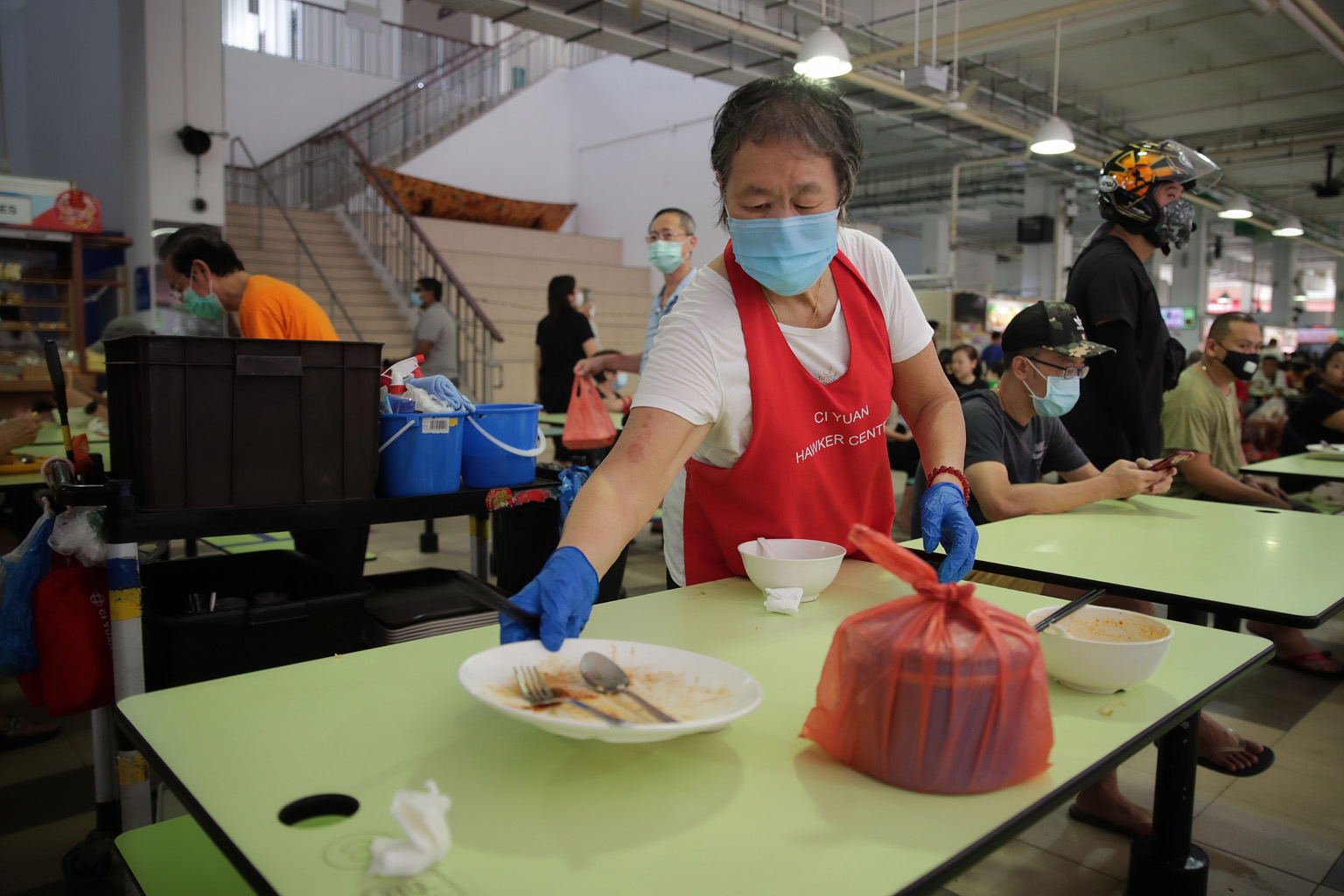 Used tissue paper at the tray station at Serangoon Garden market and food centre yesterday. Most diners were unaware of the recommendation to not leave tissue paper around, and thought it was not their responsibility to return trays. A cleaner at Ci 