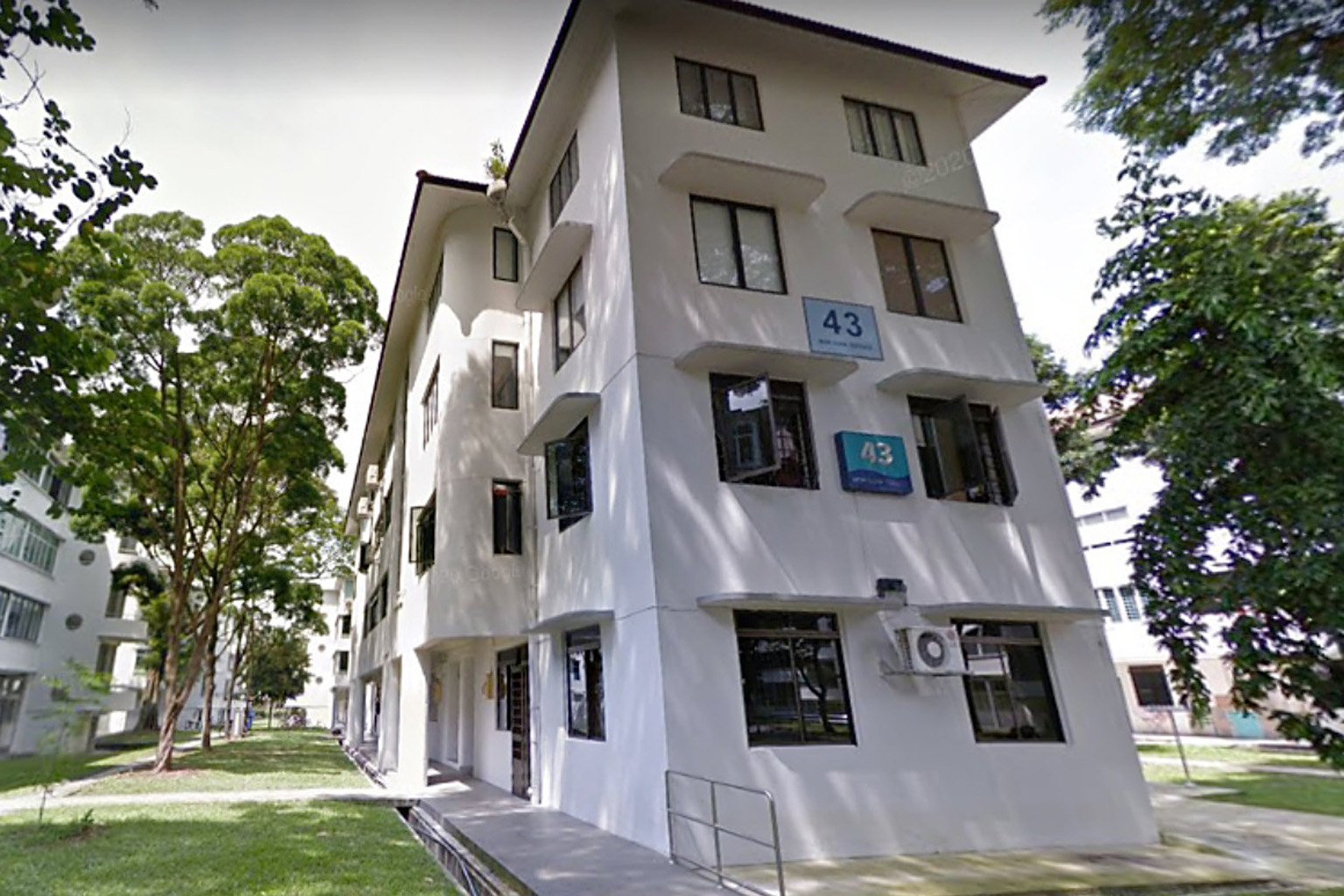 The 131 sq m flat at Block 43 Moh Guan Terrace was created by joining two two-room flats. It began its lease in 1973.