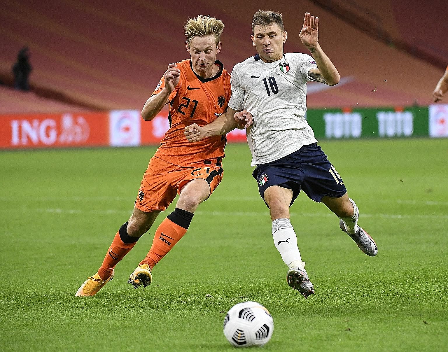 Dutch midfielder Frenkie de Jong (far left) vying for the ball with Italy's Nicolo Barella during their Nations League clash on Monday. Barella scored the winner in first-half stoppage time. PHOTO: REUTERS