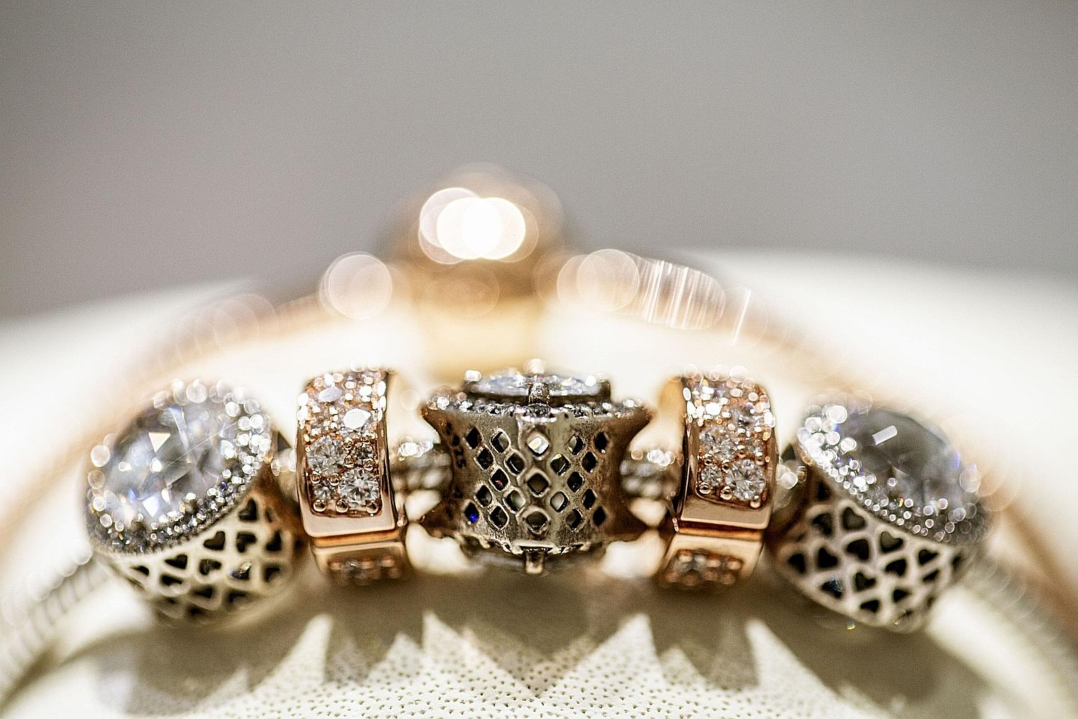 Analysts covering Pandora have had a mixed record predicting the wild stock market swings of the jewellery maker.