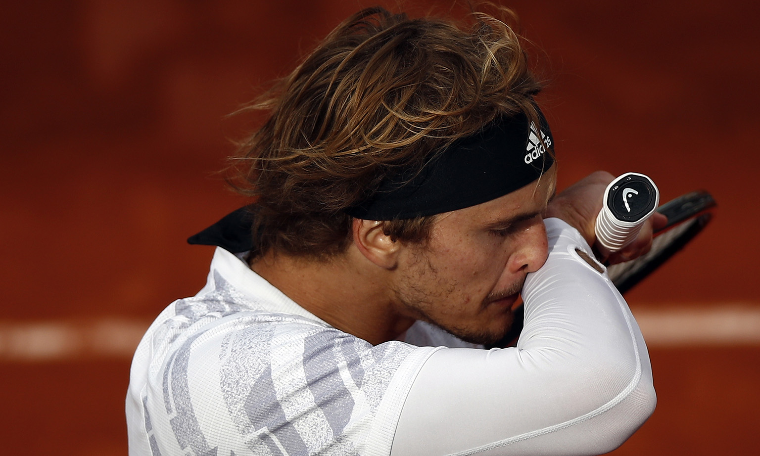Alexander Zverev had admitted he was suffering from breathing difficulties when he lost to Jannik Sinner in the fourth round of the French Open. 