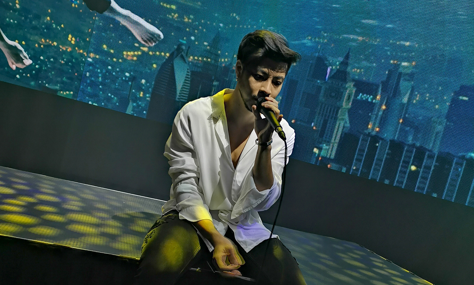 Singaporean singer Benjamin Kheng performing at virtual charity concert ChildAid 2020.