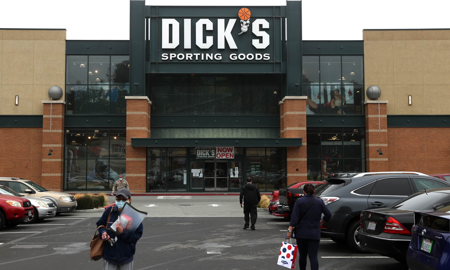 Mr Edward Stack, CEO of Dick's Sporting Goods,, is said to be sitting on paper gains of over US$60 million (S$81.5 million) on stock-based awards received mostly in the first three months of the year.