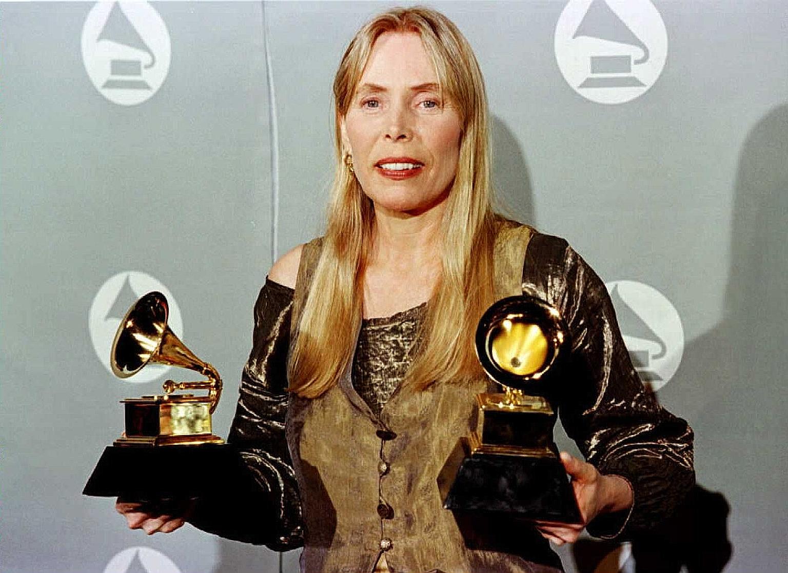 Joni Mitchell at the 38th Annual Grammy Awards in Los Angeles in February 1996.