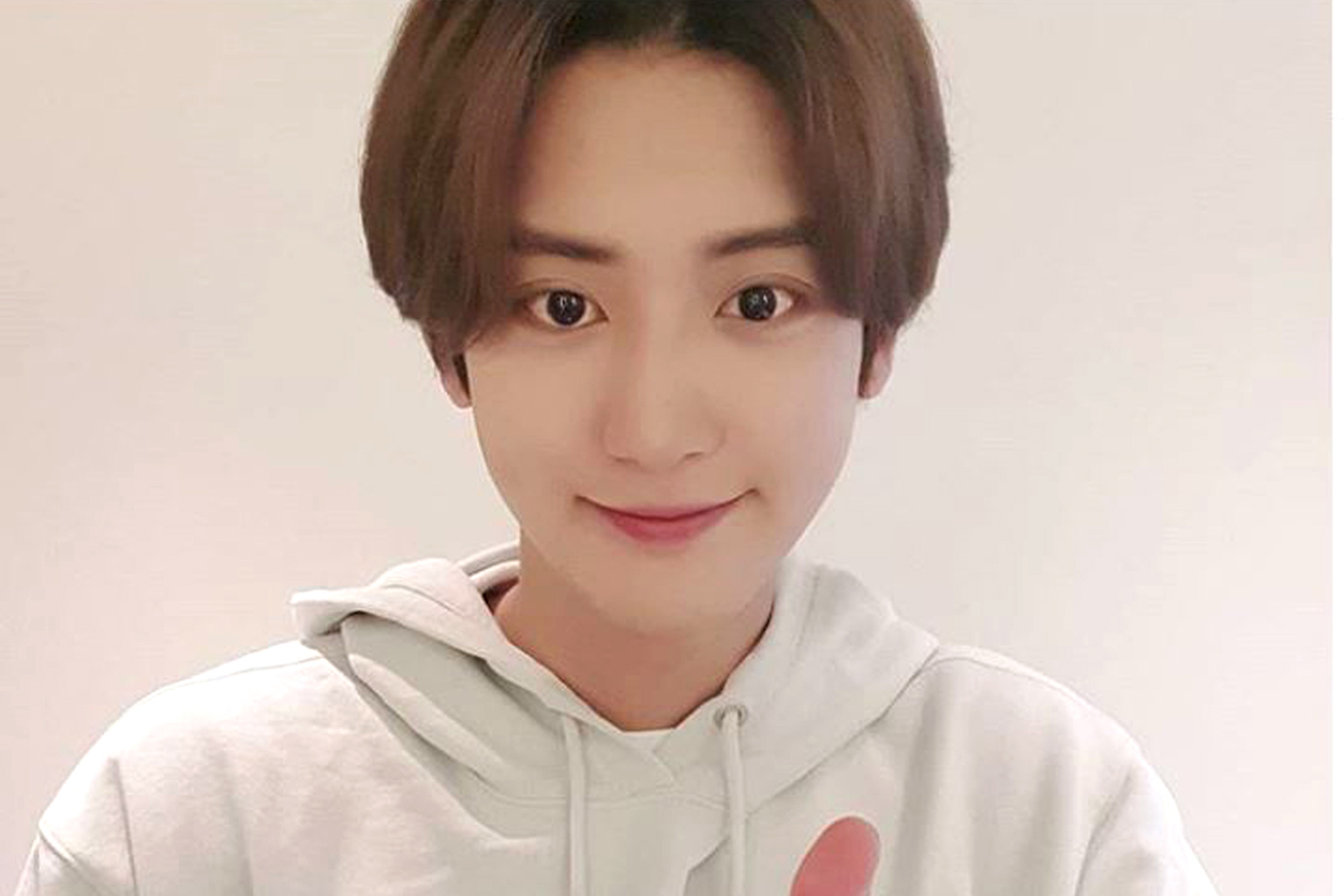 A netizen claimed in a now-deleted post that she had dated Chanyeol for almost three years before they broke up recently.