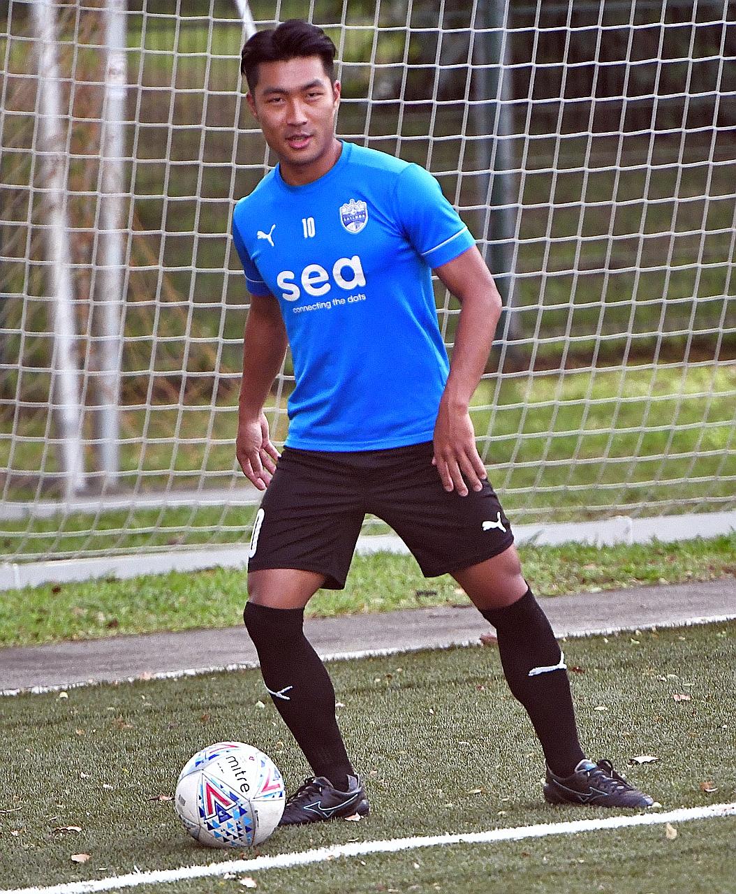 Tough midfielder Song Ui-young's Lion City coach Aurelio Vidmar says "he has shown his desire and commitment by staying here for nine years".