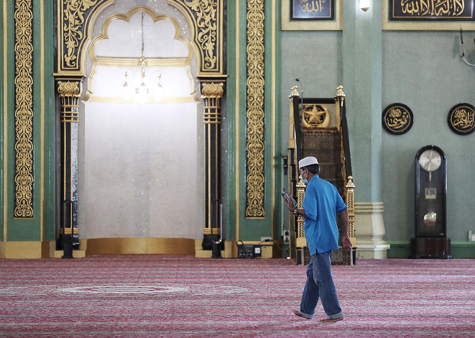 Split Mosque Capacity limit at 10 mosques to be raised on Fridays in pilot | The ...