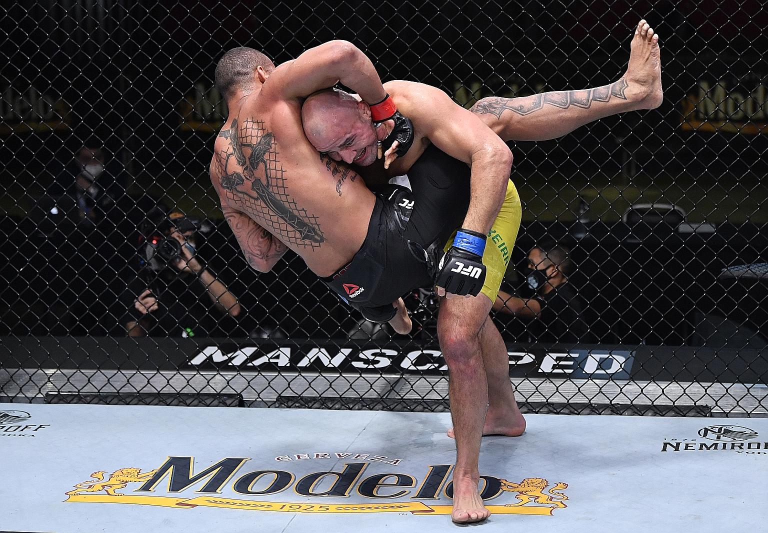 Glover Teixeira (yellow shorts) wants a title fight for the first time in over six years, after submitting Brazilian compatriot Thiago Santos via a rear-naked choke in the main event of UFC Fight Night in Las Vegas on Saturday. The 41-year-old came b