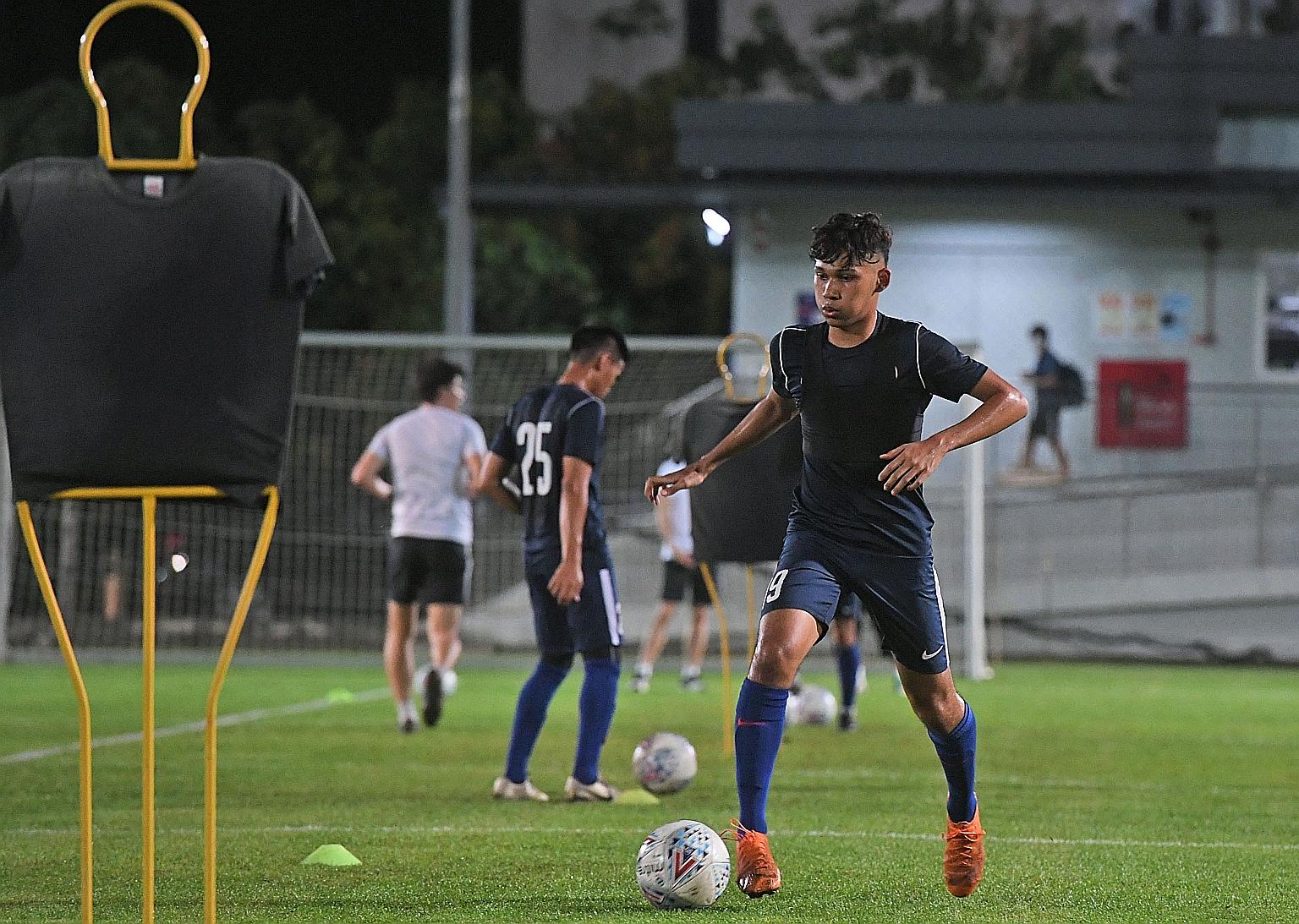 Khairin Nadim draws effusive praise from Young Lions coach Nazri Nasir, who says the schoolboy has a good football brain and confidence.