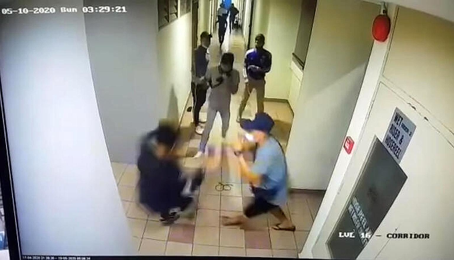 A video of the fight was captured on CCTV and shared online. PHOTO: KAKISCLUBSINGAPORE/FACEBOOK