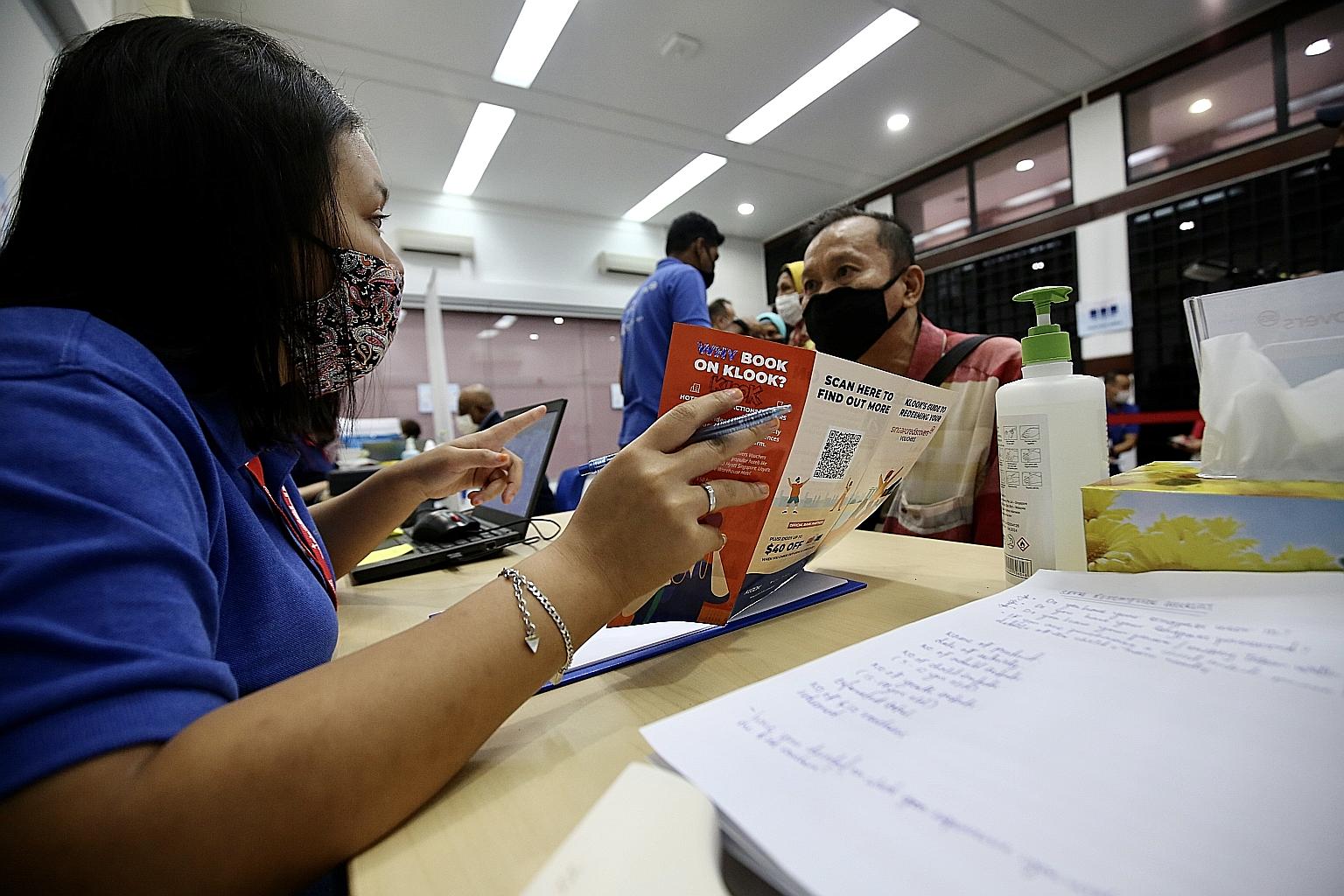 Mr Lee Kwee Sim, 63, was among about 10 to 15 seniors who visited Tiong Bahru Community Centre yesterday to learn how to use the SingapoRediscovers Vouchers. PHOTO: LIANHE ZAOBAO