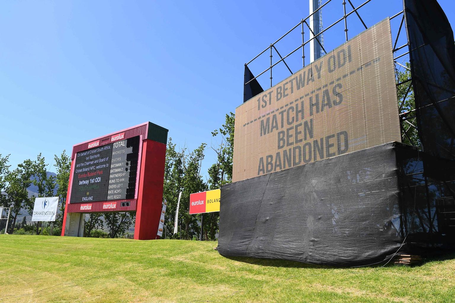 The rearranged one-day international between South Africa and England was first abandoned on Sunday after a new Covid-19 scare, before being called off entirely.