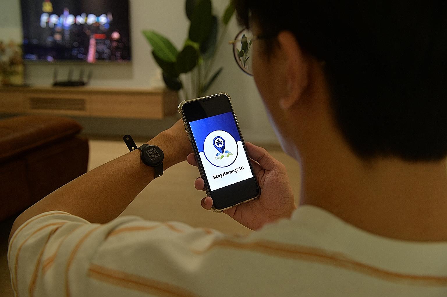 On arrival in Singapore, most travellers will receive a stay-home notice (SHN) or an electronic monitoring device, or both, during immigration clearance. The SHN duration can be either seven or 14 days. PHOTO: LIANHE ZAOBAO