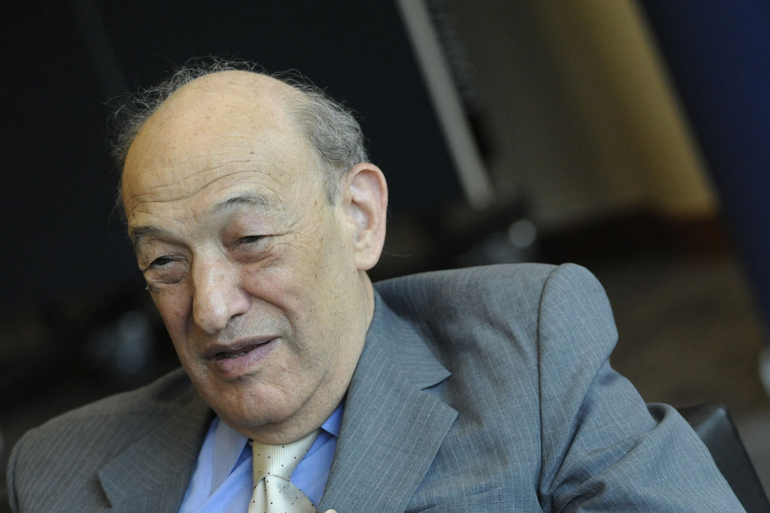 Professor Ezra Vogel, an American expert on China and Japan, died on Sunday of complications from surgery.
