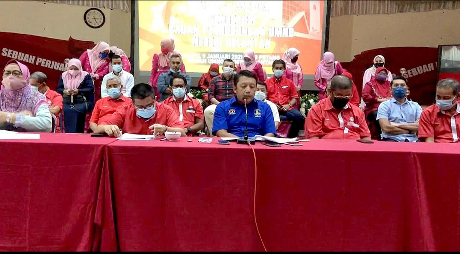 Umno MP Ahmad Jazlan Yaakub (centre) announcing yesterday that he was withdrawing support for Prime Minister Muhyiddin Yassin's administration.