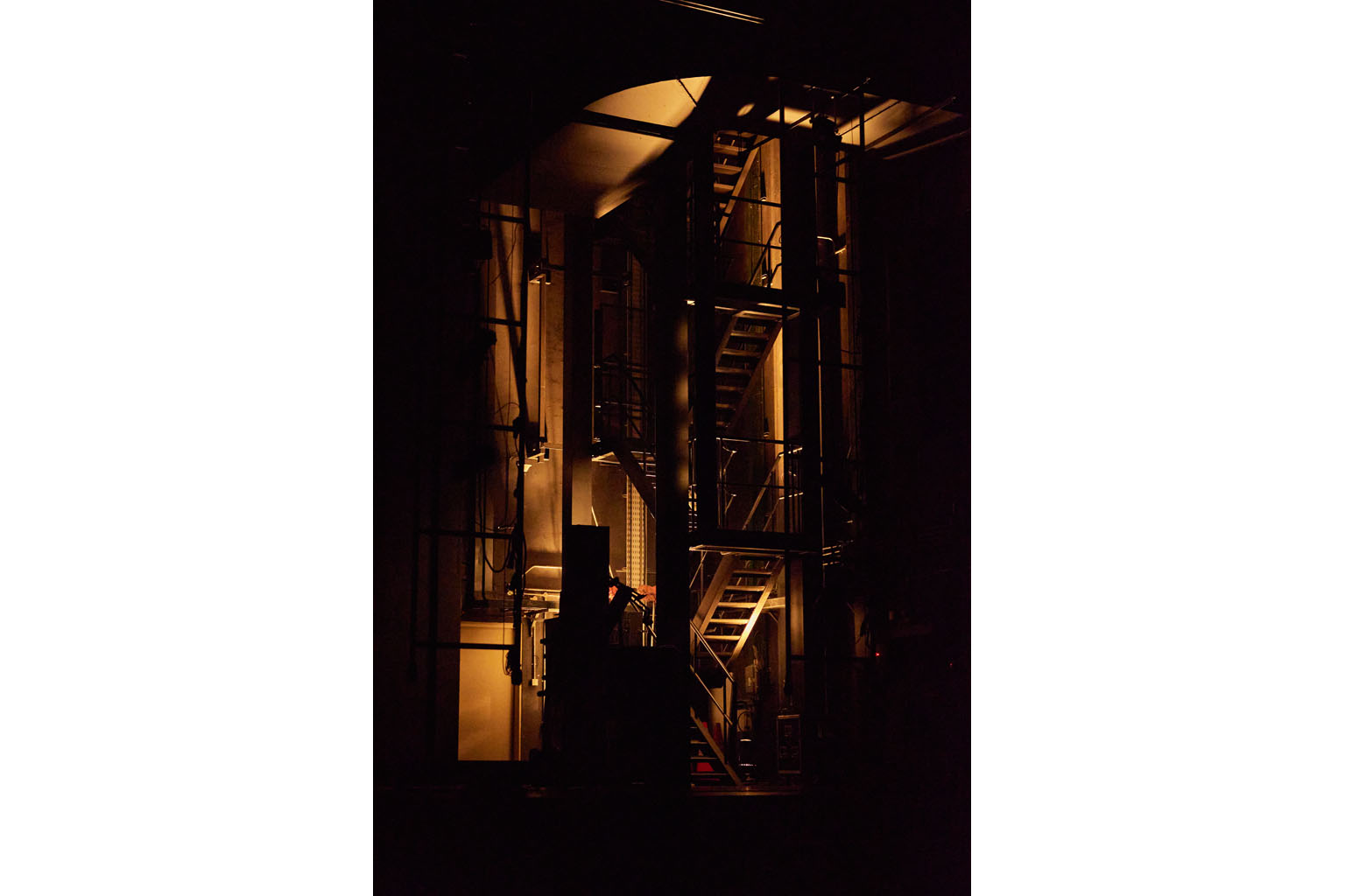 In #Theatre, the audience is invited to sit on the theatre's empty stage and bask in the quiet magnificence of its architecture, as well as the histories and energies that inhabit the space.