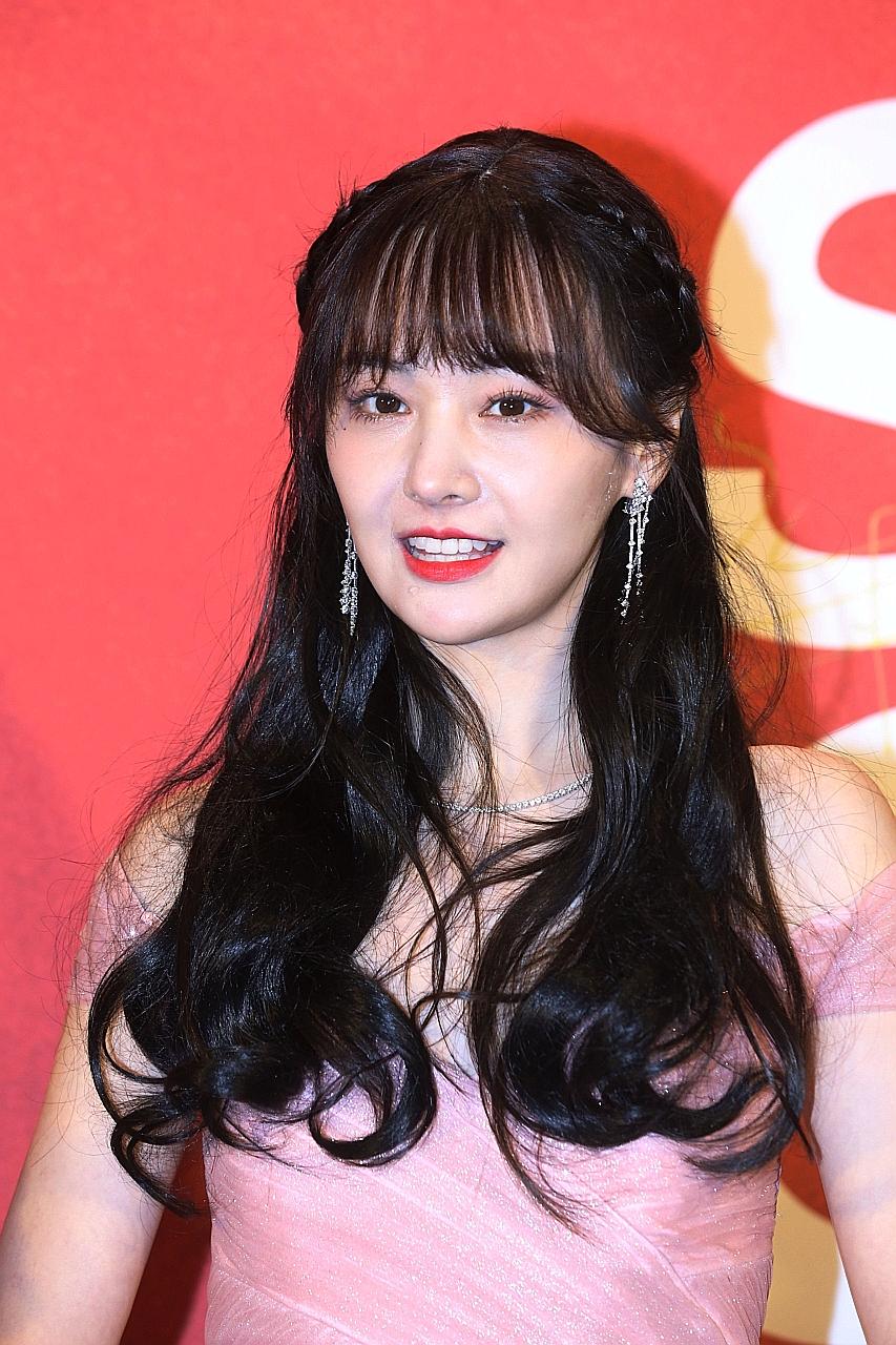 Prada dropped Zheng Shuang as its ambassador.