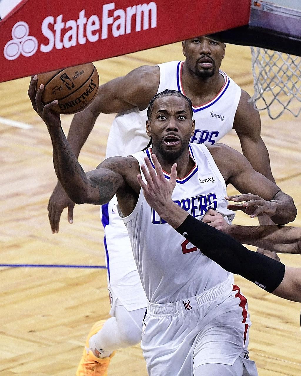 Kawhi Leonard's return to the Clippers team, and his 24 points, helped them to a 14th straight win over the Magic.