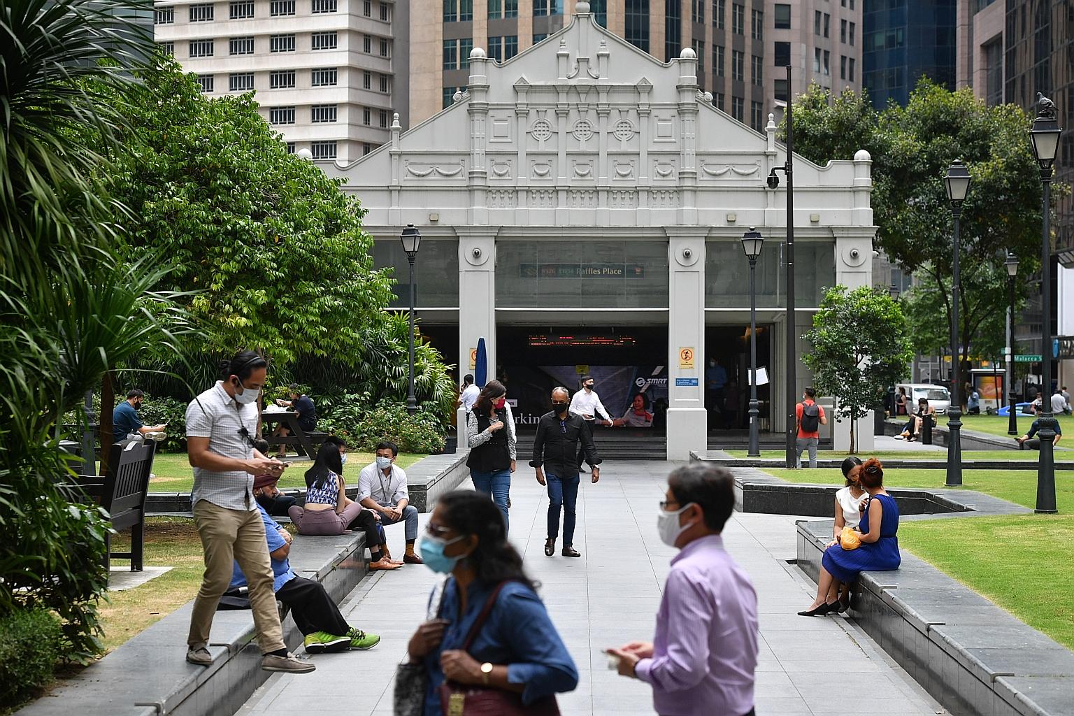 Under the Jobs Support Scheme, a portion of the wages of employees who are Singaporeans or permanent residents is paid by the Government. The new tranche of wage subsidies will cost the Government $700 million. ST PHOTO: CHONG JUN LIANG