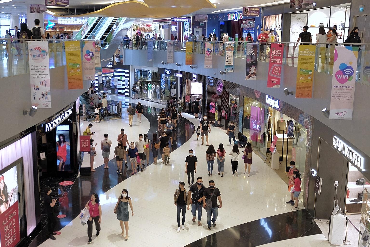 Some local physical retailers have understood the importance of consumer data and are looking for ways to come up with new business models and marketing strategies, said one expert, who noted that it is very hard to survive purely based on the bricks
