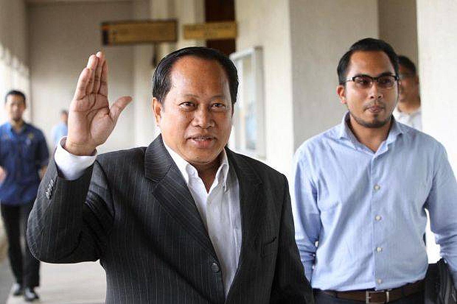 Umno secretary-general Ahmad Maslan said that supporting the government now is important as the country is facing a pandemic.